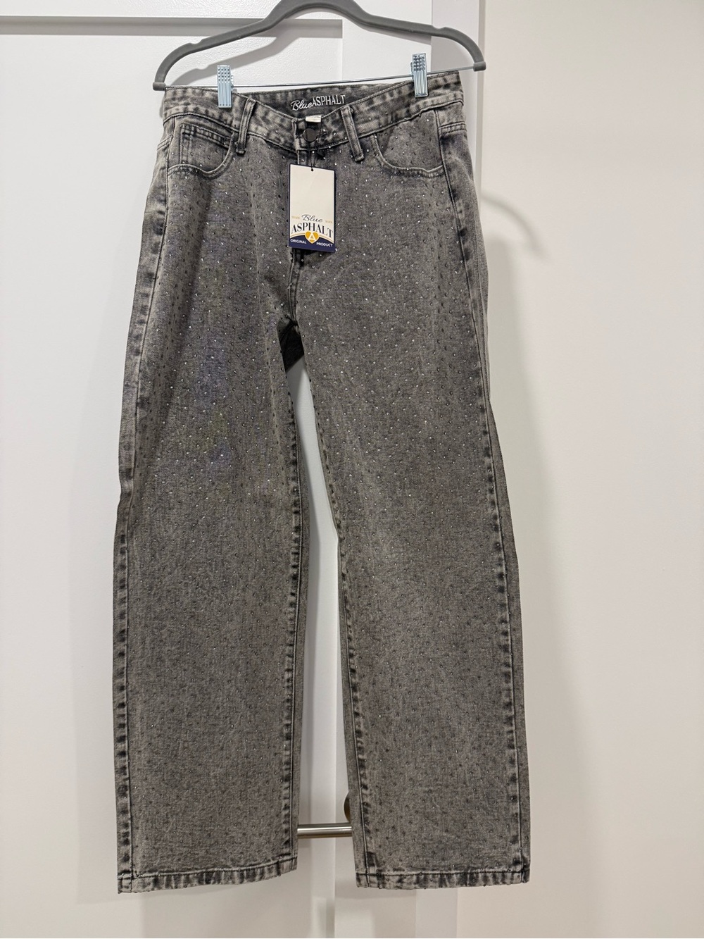 NEW WITH TAGS!  Jeans with rhinestone detail